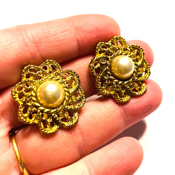 Vintage Clip On Earrings Gold Surround Style Rounds Faux Pearl Beads 1980's Chic - Picture 7 of 7